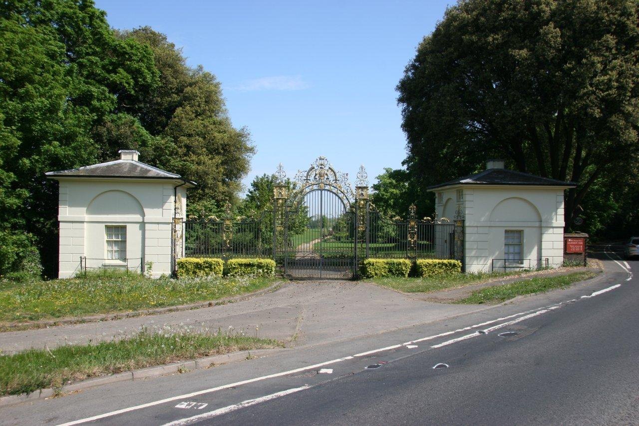 1_Gates-and-houses